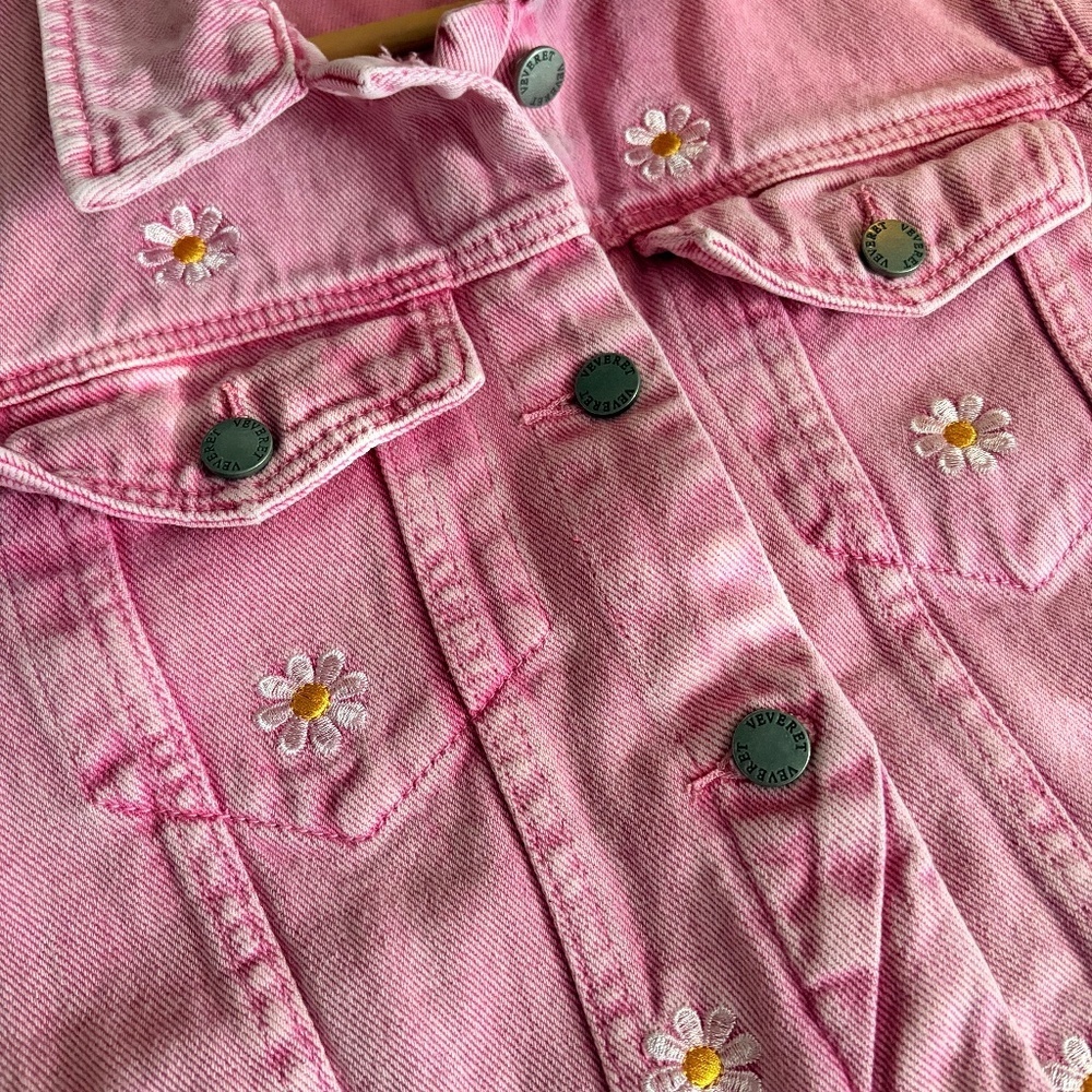 Veveret Daisy Print Button Up Pink Boutique Denim Jacket, Medium - Picture 9 of 15
